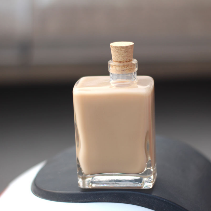 2021 New Hot sale 250ml 500ml crooked mouth flat square glass bottle for milk tea juice coffee beverage wine bottles