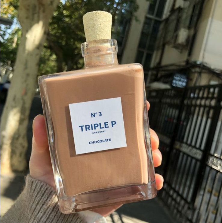 2021 New Hot sale 250ml 500ml crooked mouth flat square glass bottle for milk tea juice coffee beverage wine bottles