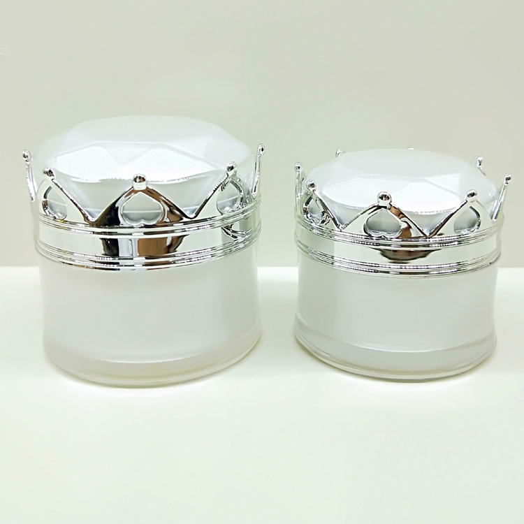 2021 New Model Acrylic Skincare Round Jar, Cosmetic Red Color Packaging Face Cream In Vietnam Crown Face Jar