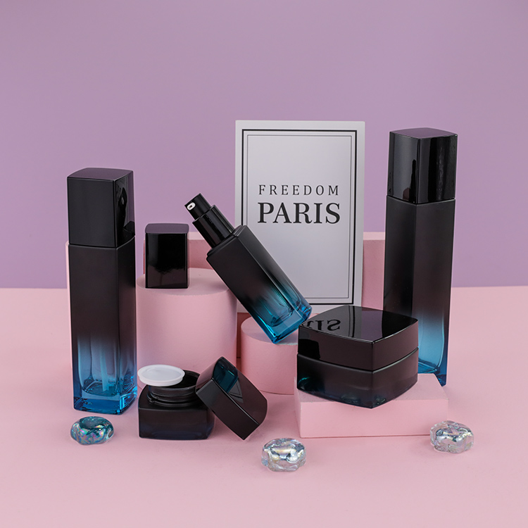 2021 Penghuang Design 30ml 60ml Bottles Liquid Foundation Glass Bottle Black Frosted Glass Foundation Bottle With Pump Spary