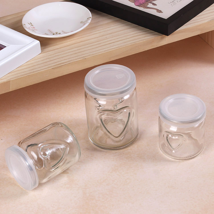2021 Round Empty Glass Pudding Glass Jar with Heart Shape and Plastic Lid