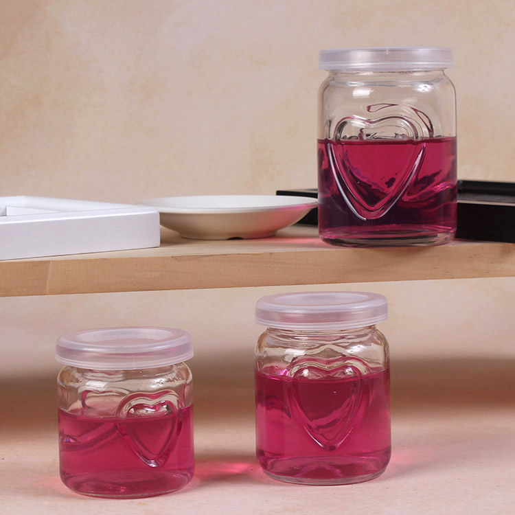 2021 Round Empty Glass Pudding Glass Jar with Heart Shape and Plastic Lid