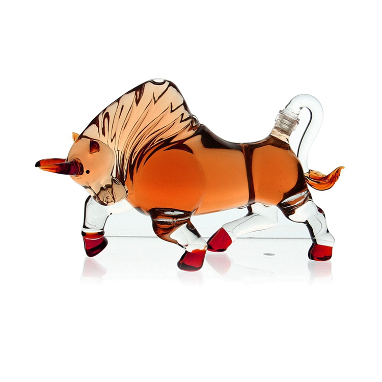 2021 animal bottle Handmade glass liquor bottle glass bull shape bottle for wine and spirits
