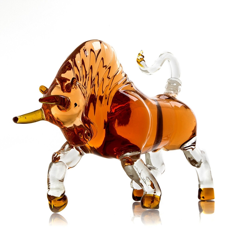 2021 animal bottle Handmade glass liquor bottle glass bull shape bottle for wine and spirits