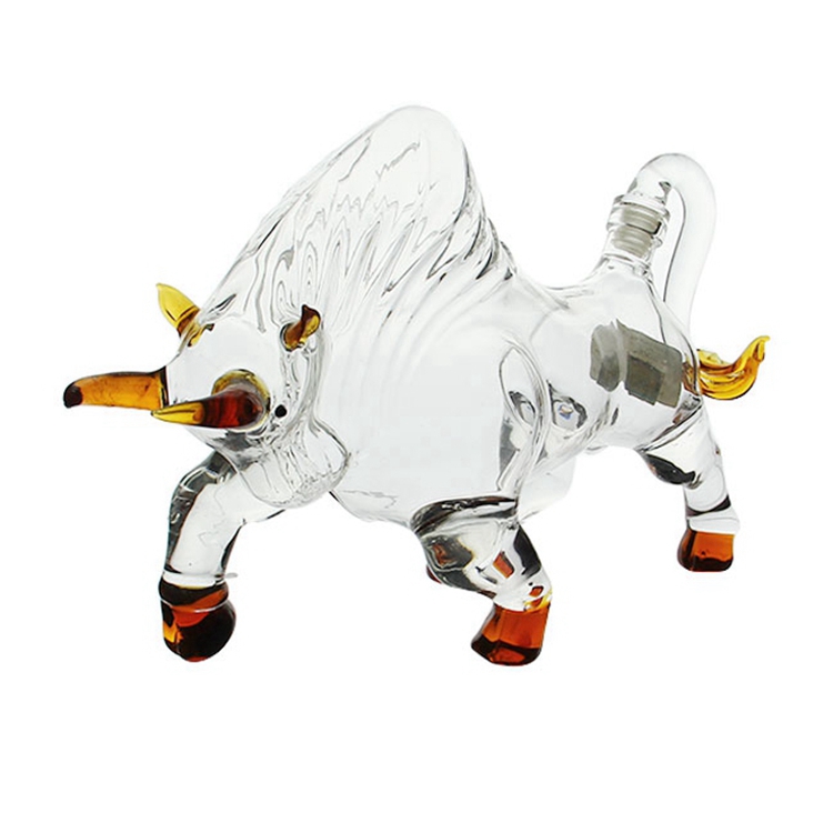 2021 animal bottle Handmade glass liquor bottle glass bull shape bottle for wine and spirits