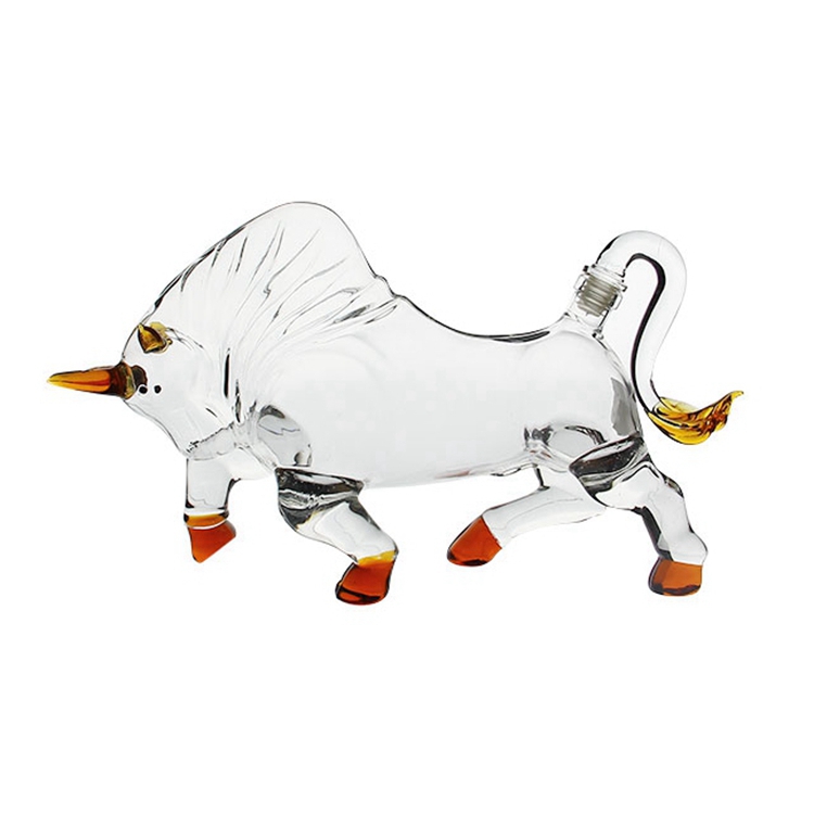 2021 animal bottle Handmade glass liquor bottle glass bull shape bottle for wine and spirits