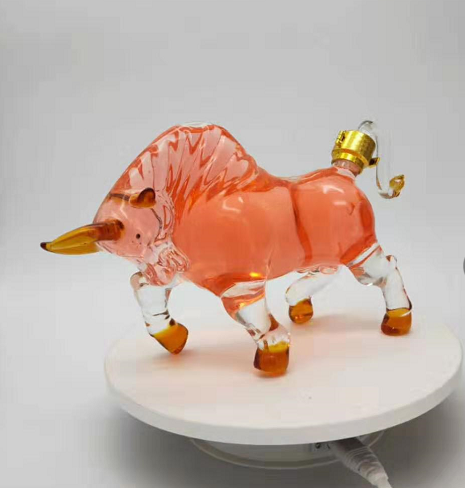 2021 animal bottle Handmade glass liquor bottle glass bull shape bottle for wine and spirits
