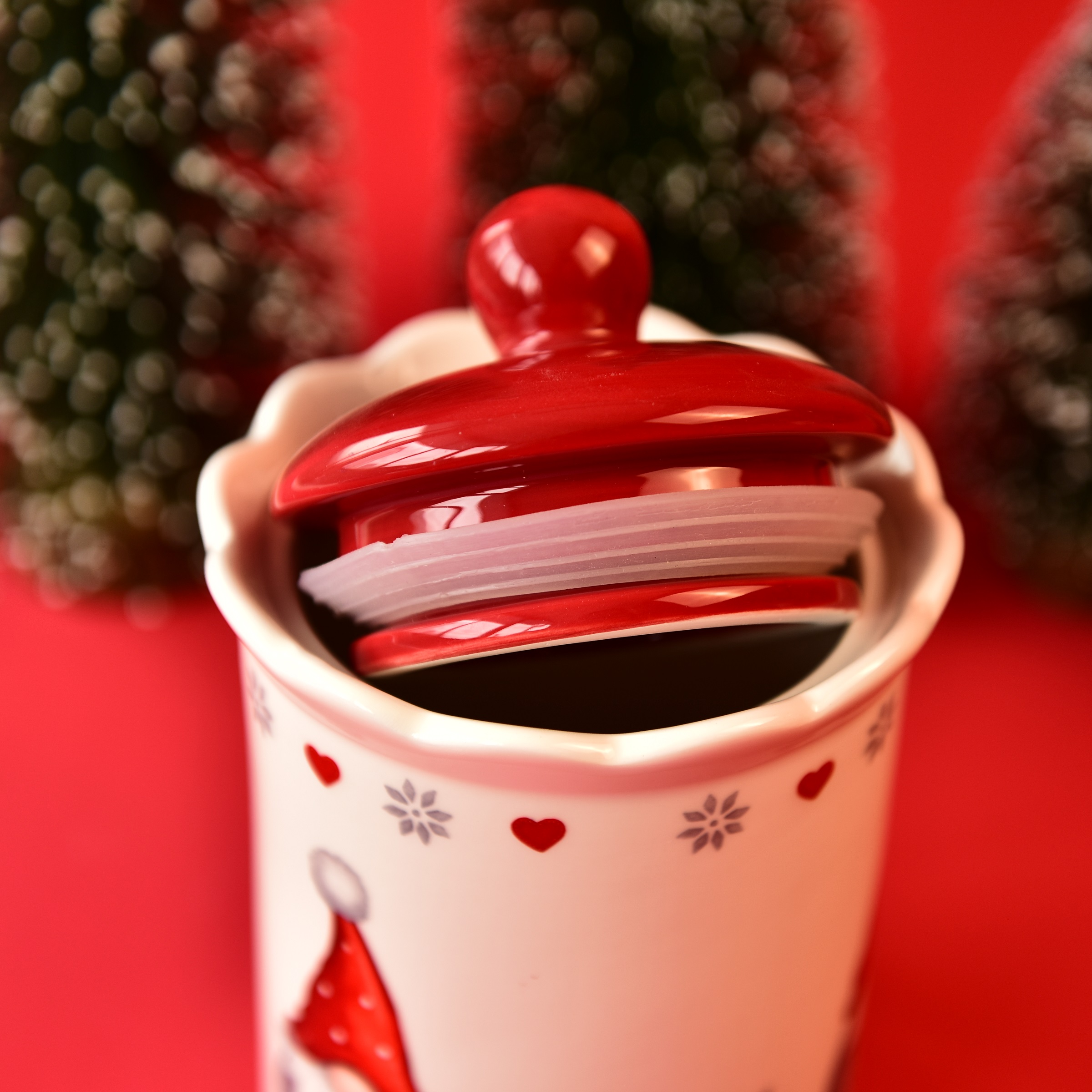 2021 new Christmas Santa Claus North European Santa Red color Storage cookie ceramic jar with airtight silicone lid