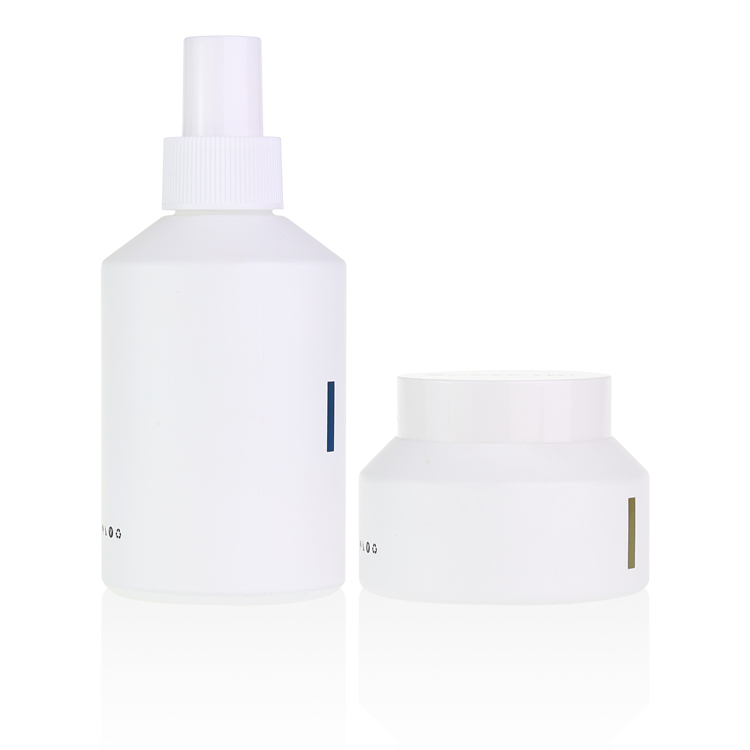 2021 new fine mist spray bottle glass 15ml 30ml 60ml 125ml 200ml slant shoulder matte white toner glass bottle with sprayer