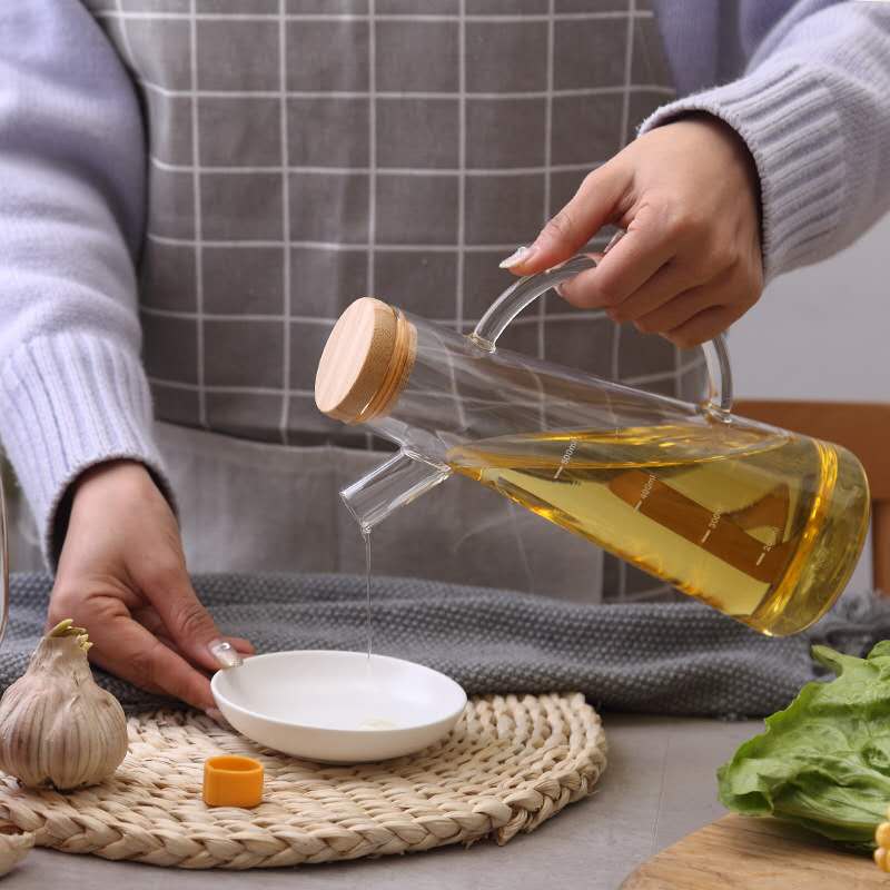 2021 new product borosilicate glass oil dispenser bottle with bamboo lids