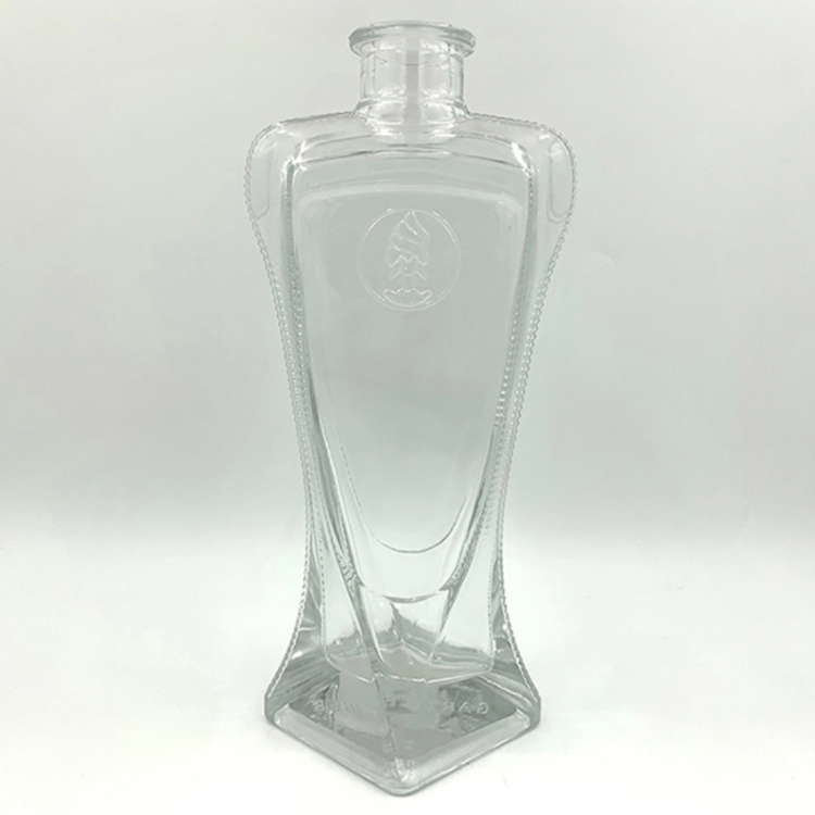 2021 suppliers Liquor Smoothie Clear Custom Glass Wine Bottles wholesales