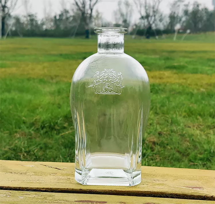 2021 suppliers Liquor Smoothie Clear Custom Glass Wine Bottles wholesales