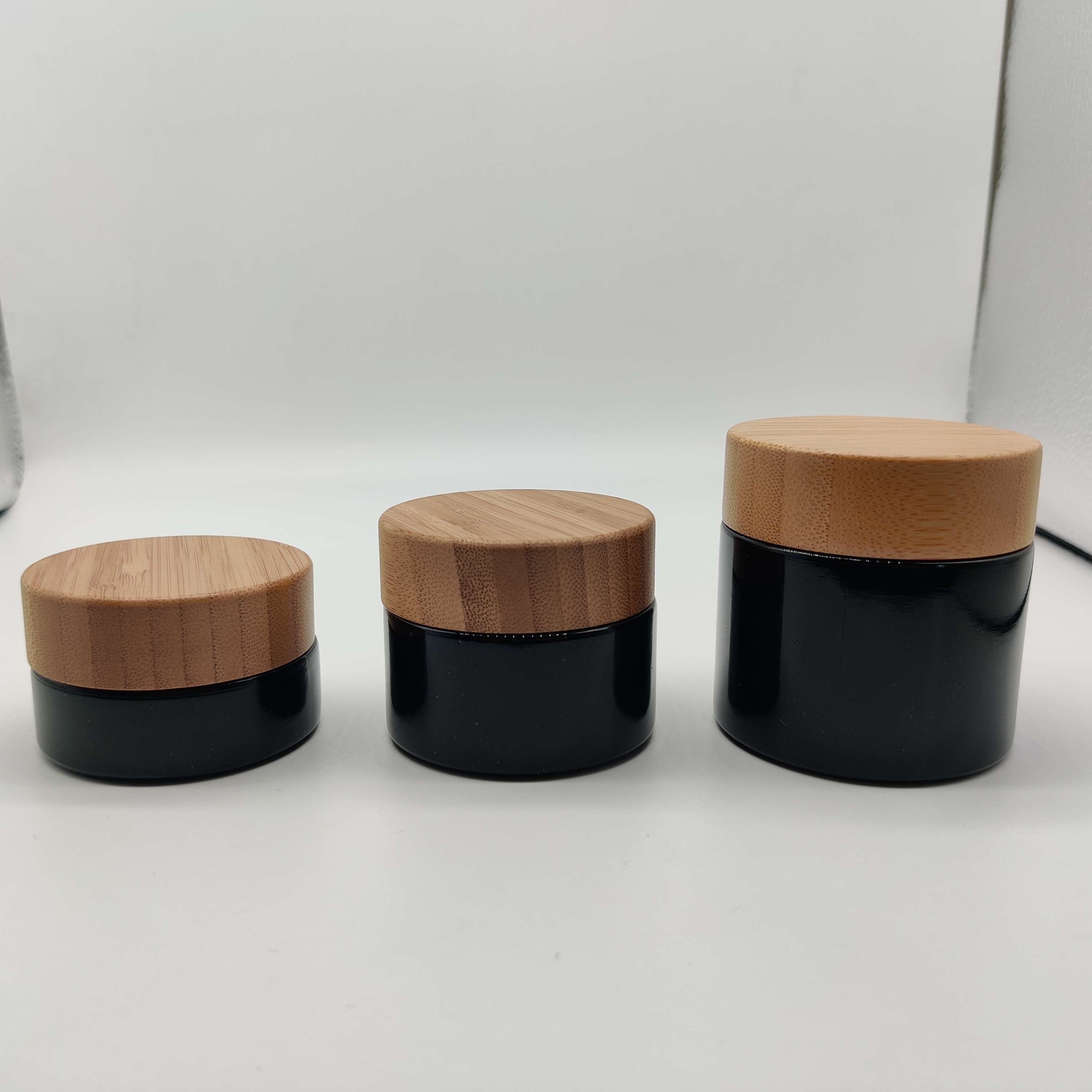 20g30g50g Black Cosmetic Glass Footed Jar for Skin Care Eye Face Cream with Bamboo Plastic Lid