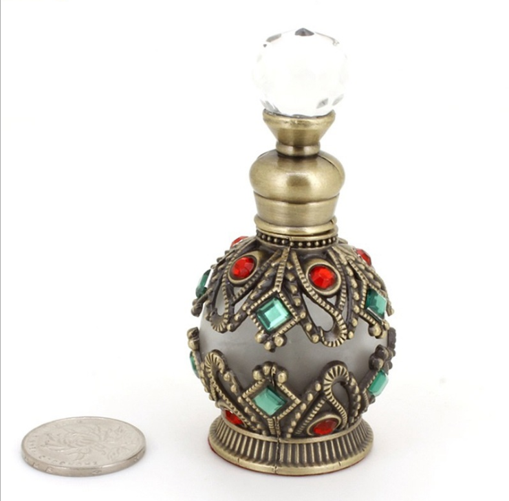 20ml Luxury Embroidery Gem Decoration Dubai Glass Perfume Bottle with Glass top