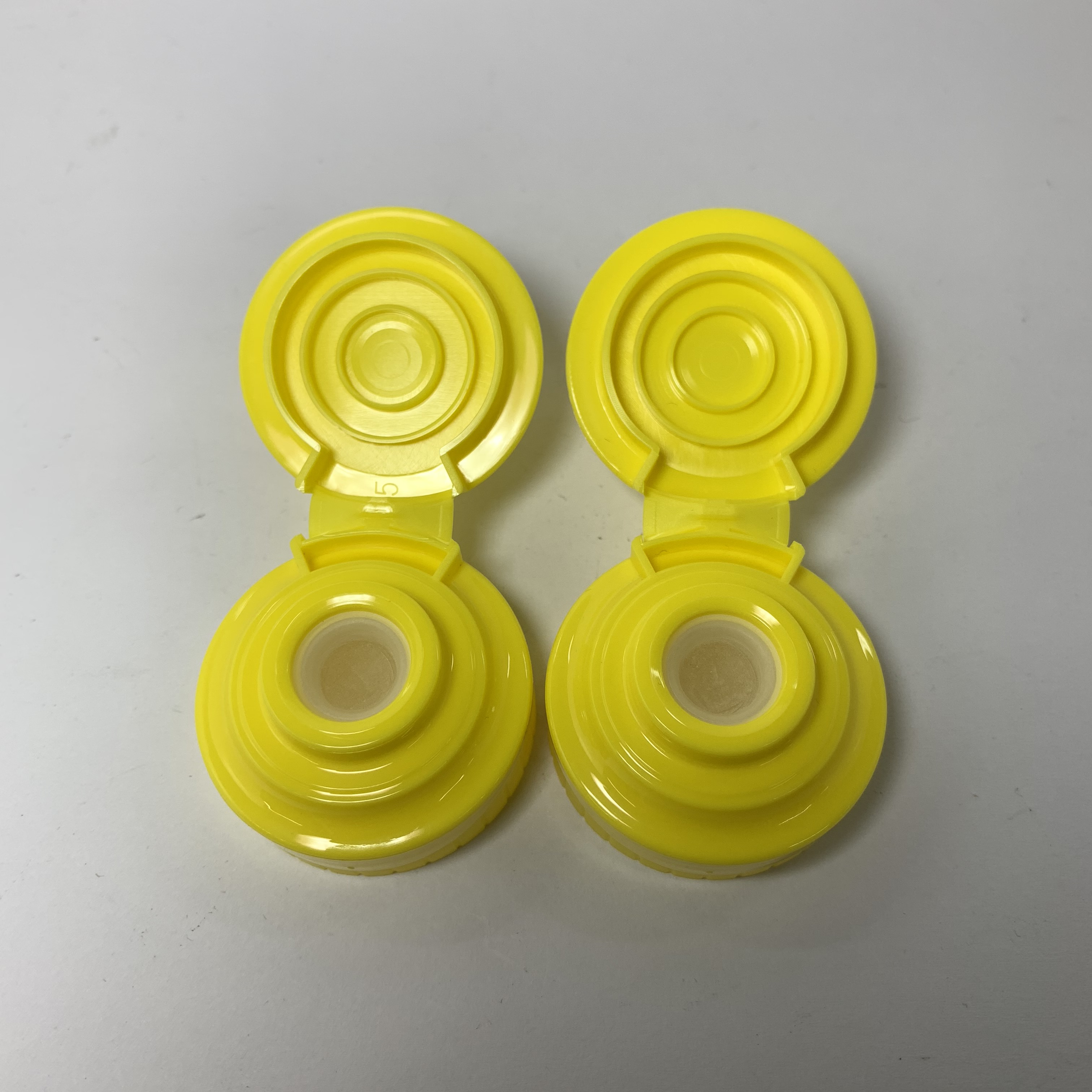 24mm 28mm 33mm 38mm Yellow Dispenser  Lotion Flip Top Screw Lid