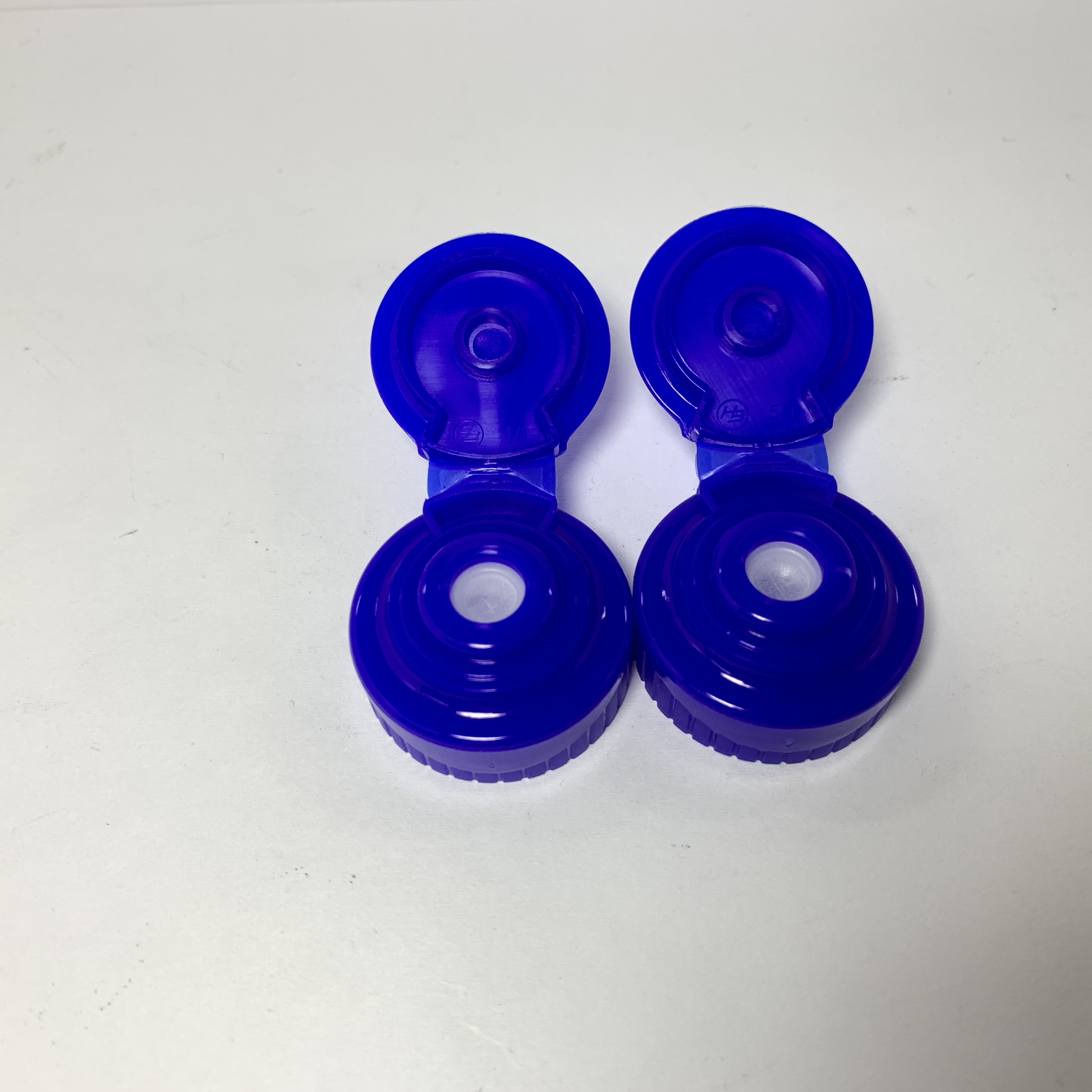 24mm 28mm 33mm 38mm Yellow Dispenser Lotion Flip Top Screw Lid