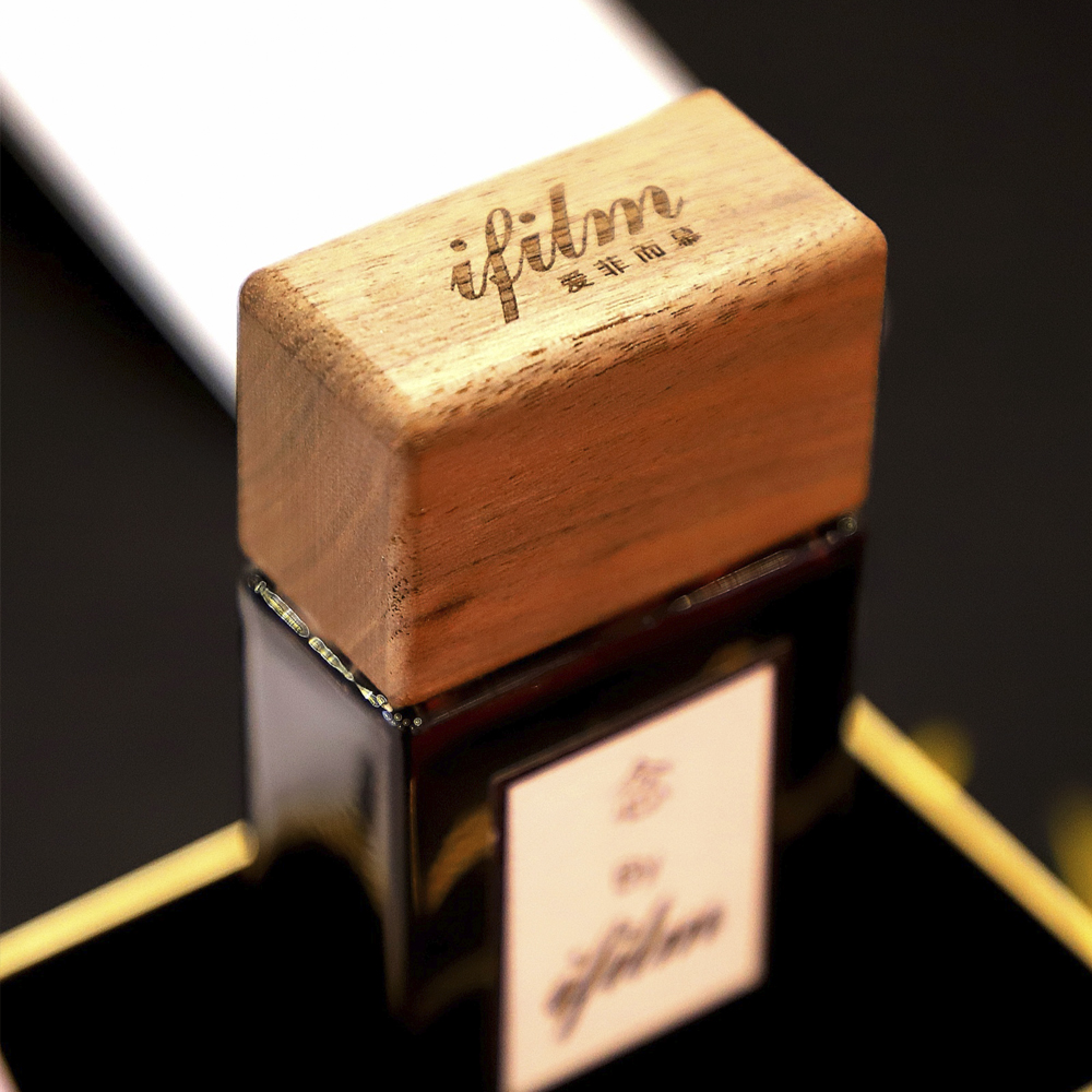 30/50/70/80ml high grade crystal clear glass square fragrance perfume oil cologne bottle with spray wooden cap