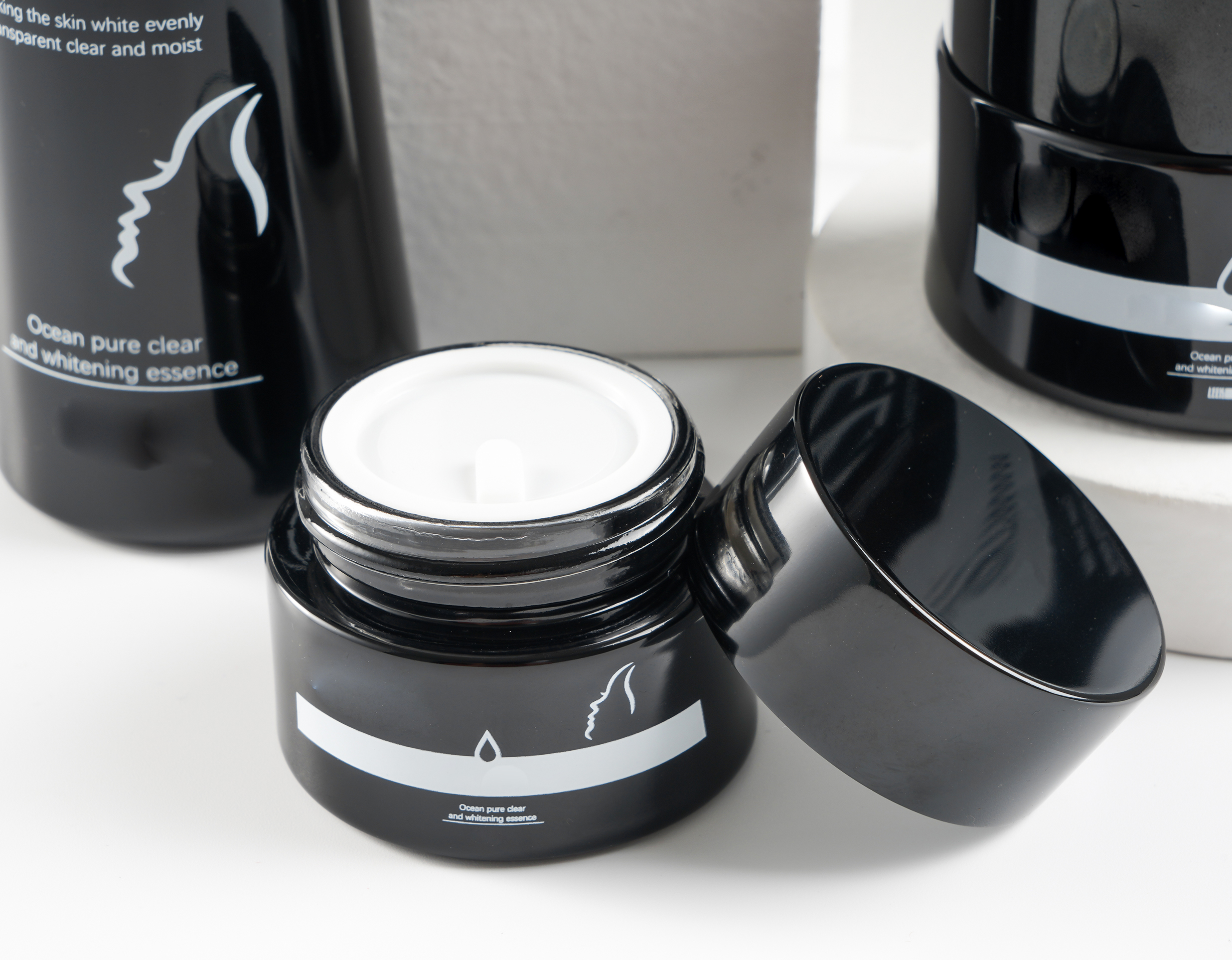 30g Cosmetic Round Shape Jar Container / Elegant Empty Cream Jars With Black Lid