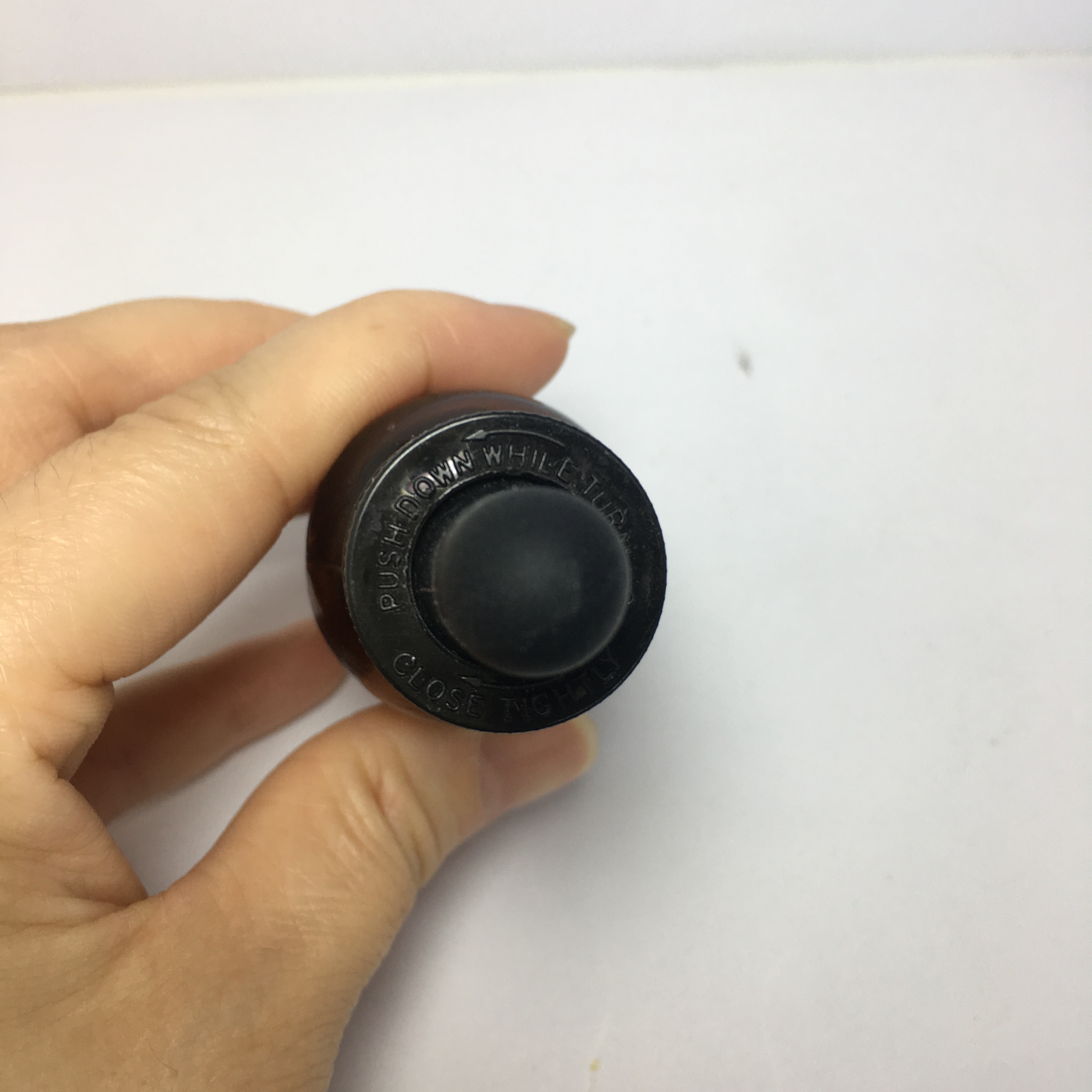 30ml 1oz amber essential oil glass bottle with child resistant and tamper evident glass dropper for cosmetic packaging