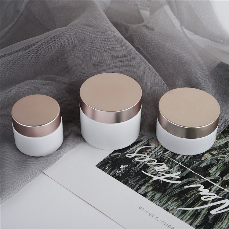 30ml 40ml 50ml 80ml 100ml pearl white glass cosmetic bottles and jars for cosmetic packaging with customized light gold lid
