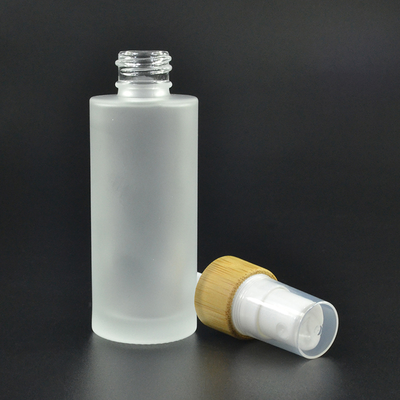 30ml 50ml 100ml 120ml 150ml flat shoulder clear frosted glass spray bottle with bamboo spray mist cap supplier in China
