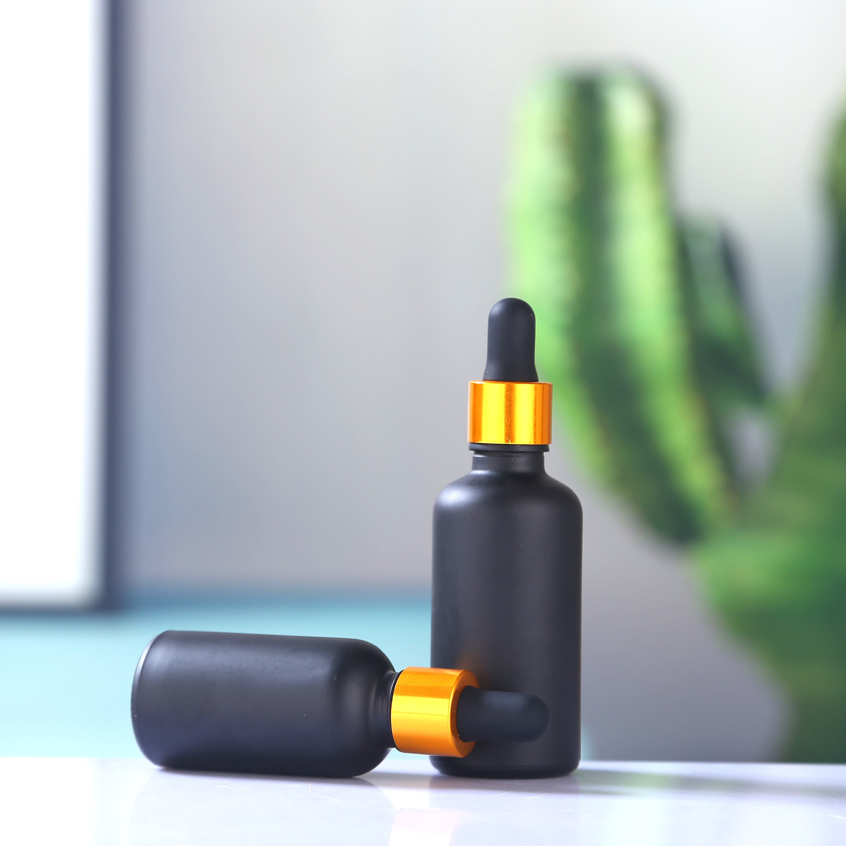 30ml 50ml frosted/matt black cosmetic glass dropper bottle CBD oil essential oil bottle with gold screw cap
