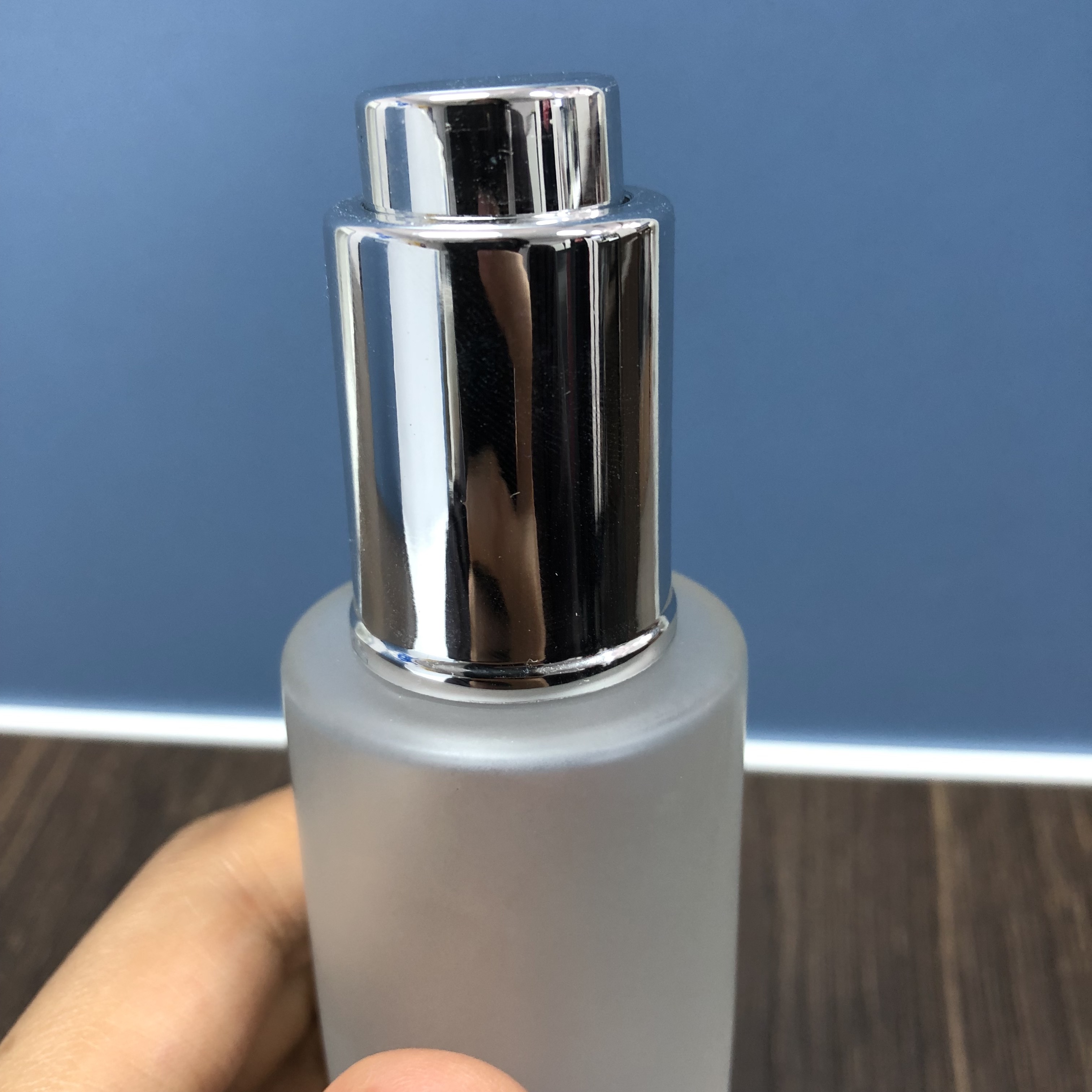 30ml frosted clear round glass bottle with aluminum pump dropper