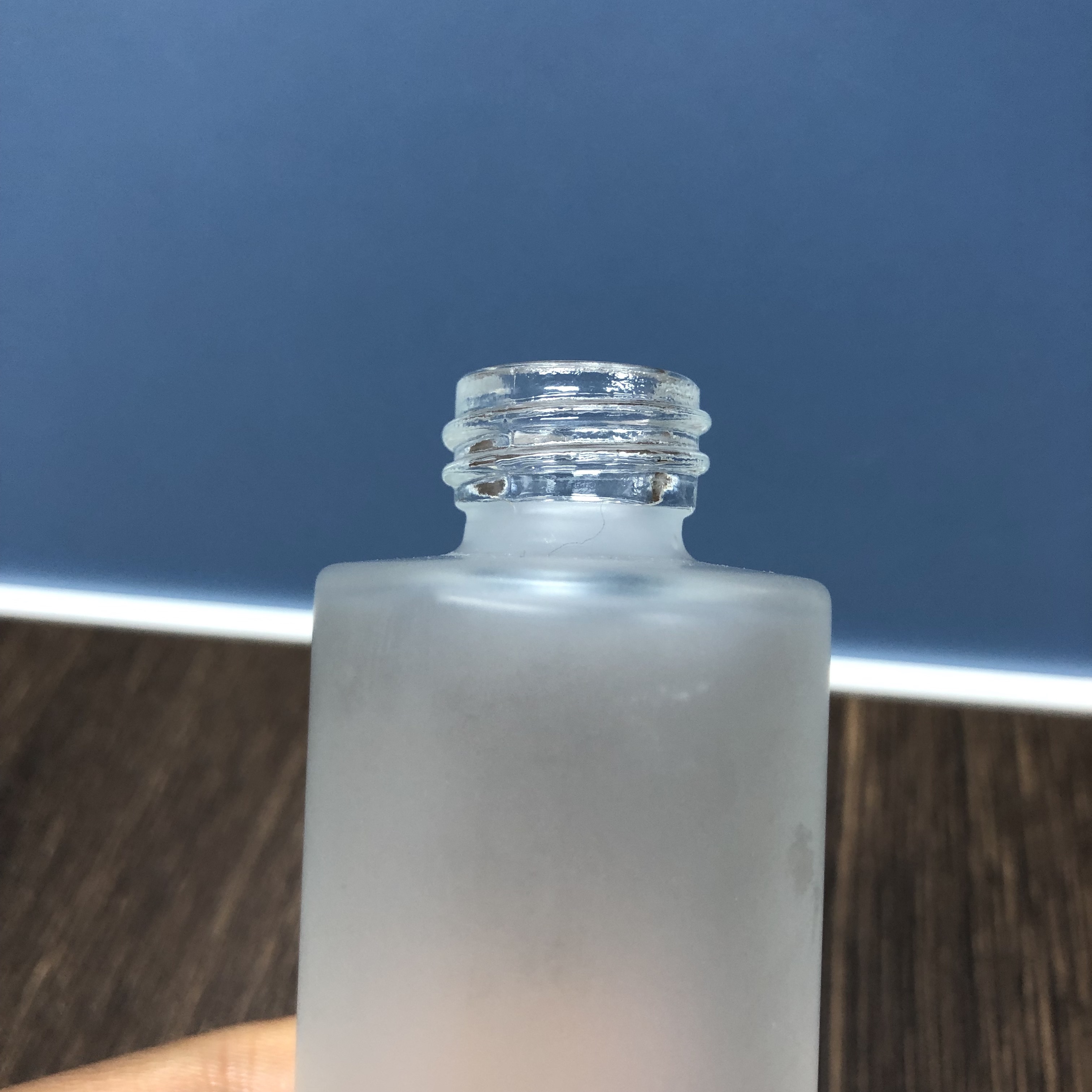 30ml frosted clear round glass bottle with aluminum pump dropper