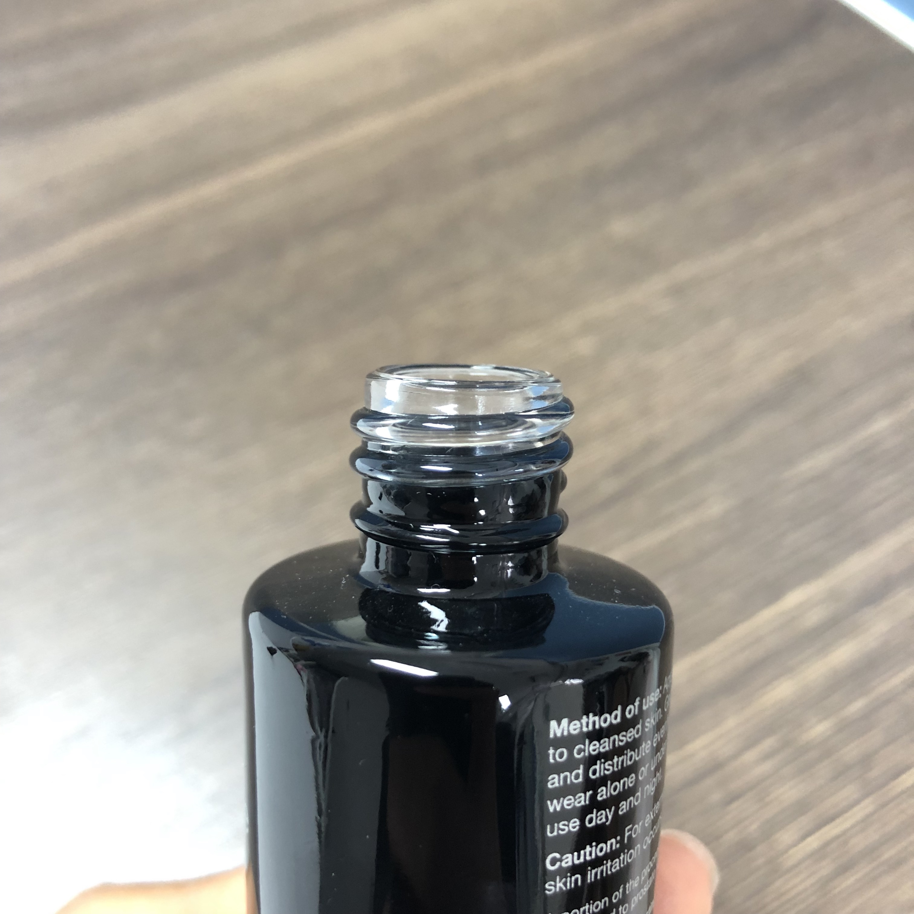30ml glossy black color round glass bottle with one silver color silkscreen printing flat shoulder bottle