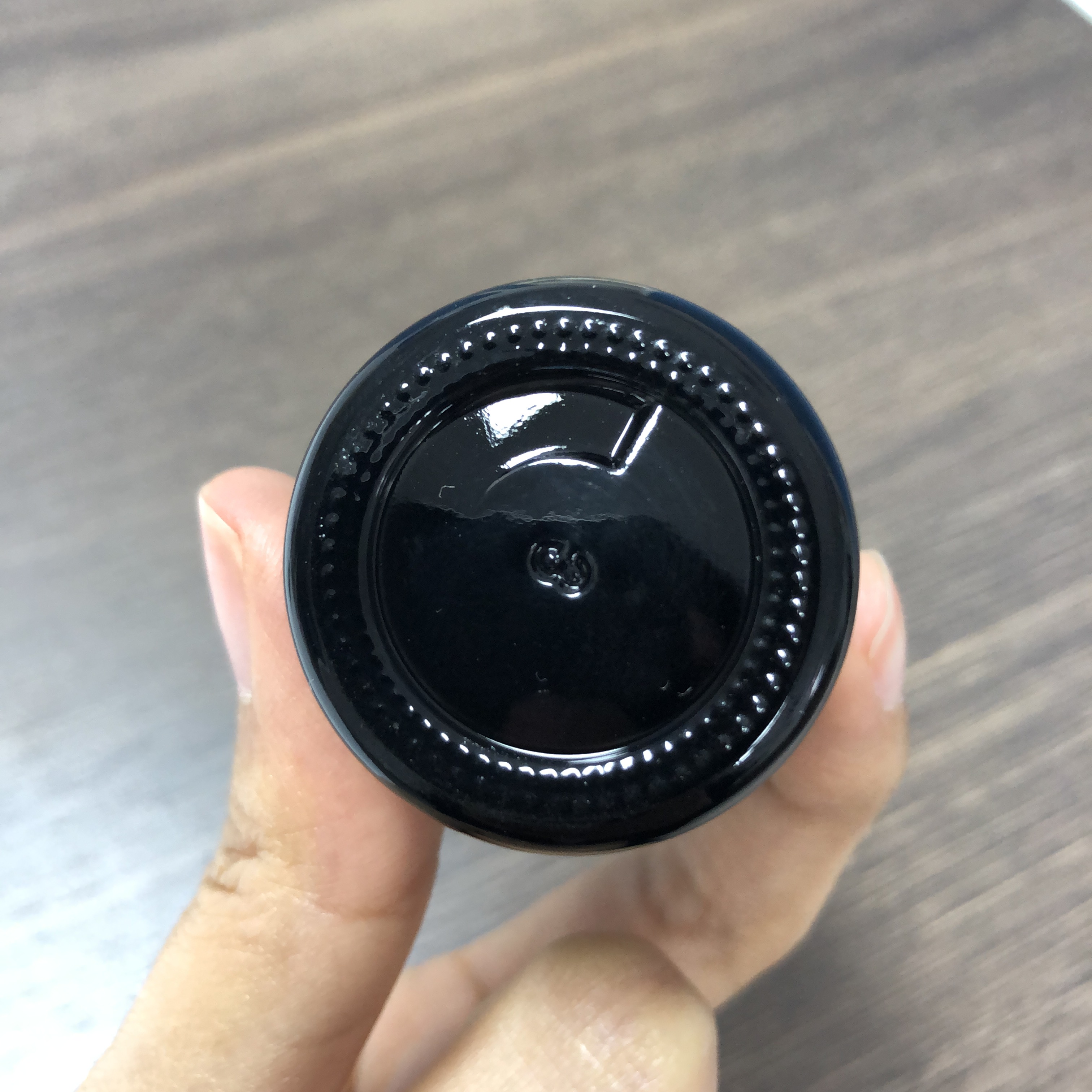 30ml glossy black color round glass bottle with one silver color silkscreen printing flat shoulder bottle