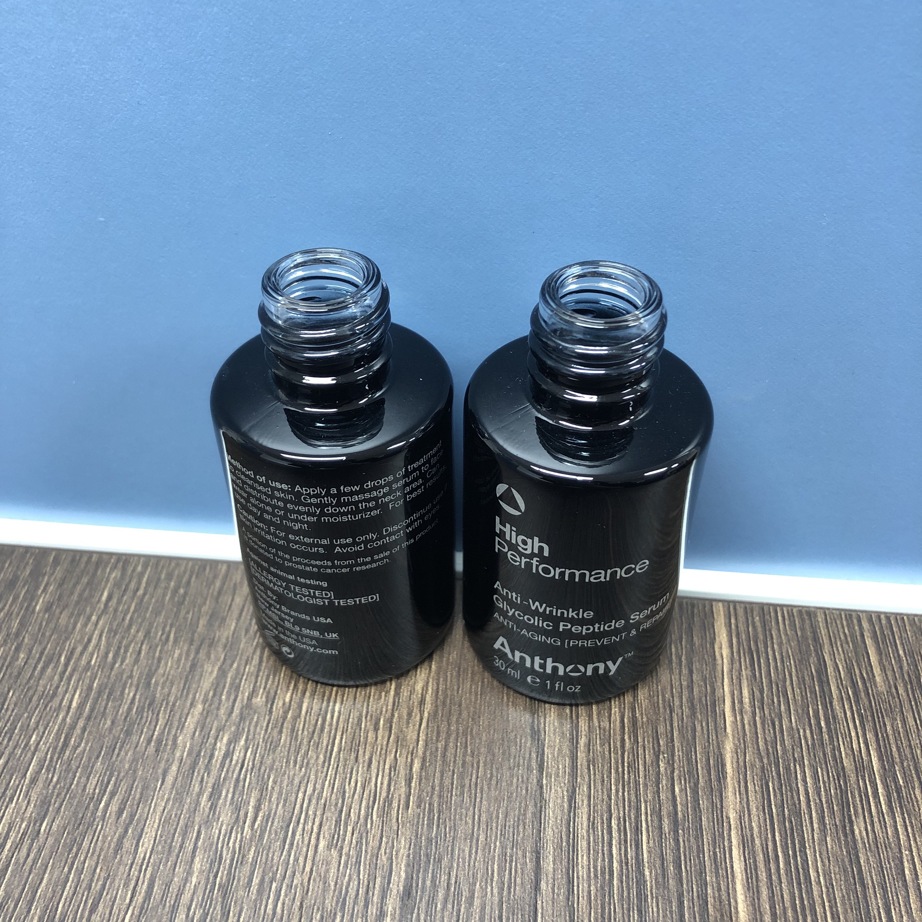 30ml glossy black color round glass bottle with one silver color silkscreen printing flat shoulder bottle