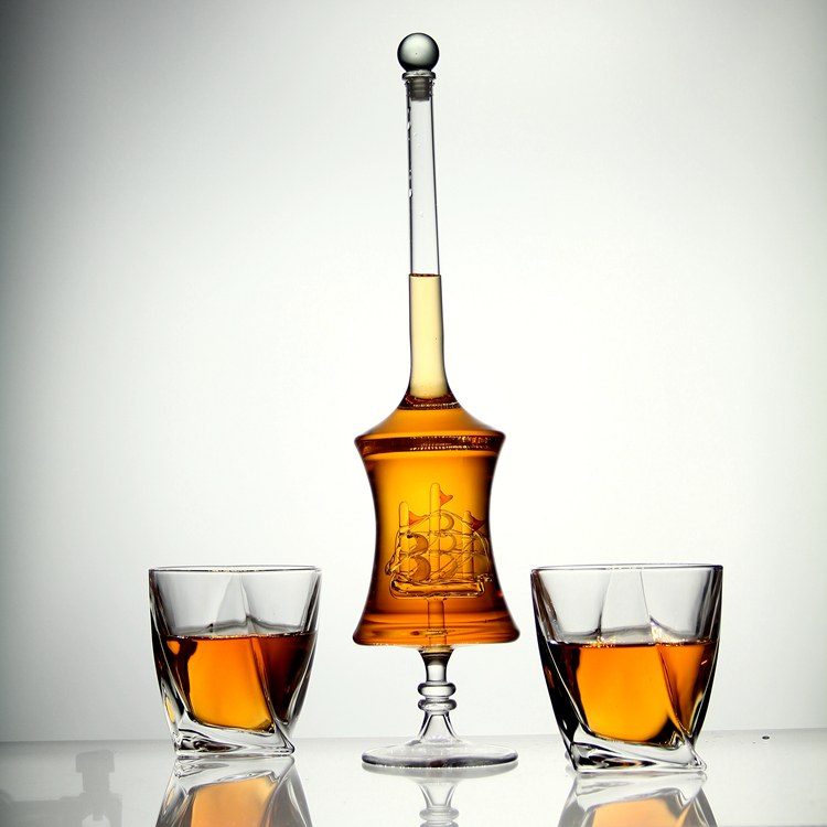 500 ml Glass liquor bottle Handmade whisky decanter with the ship
