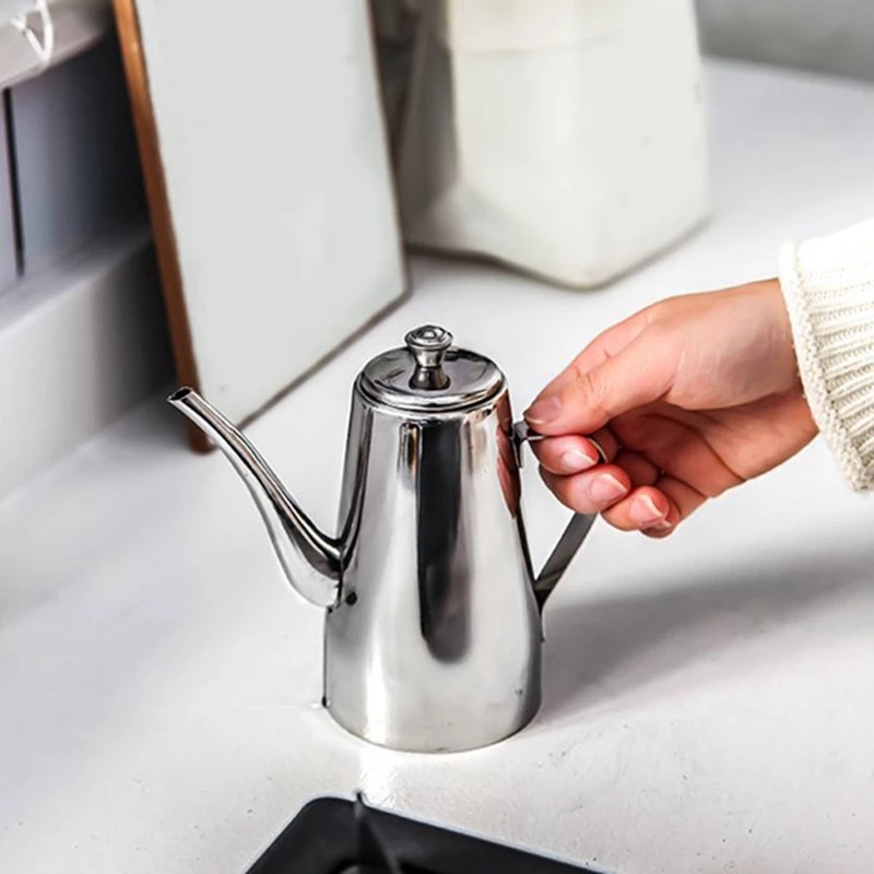 500ML StainlessSteel Oil Drum Kitchen Supplies Sauce Bottle Oil Can Oil Vinegar Pot