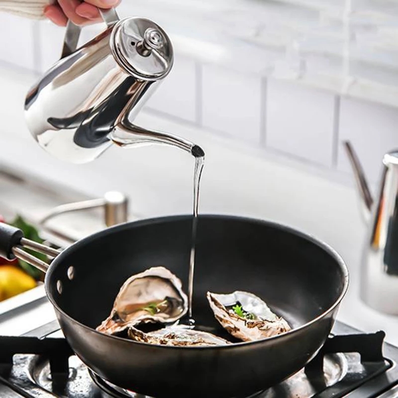 500ML StainlessSteel Oil Drum Kitchen Supplies Sauce Bottle Oil Can Oil Vinegar Pot