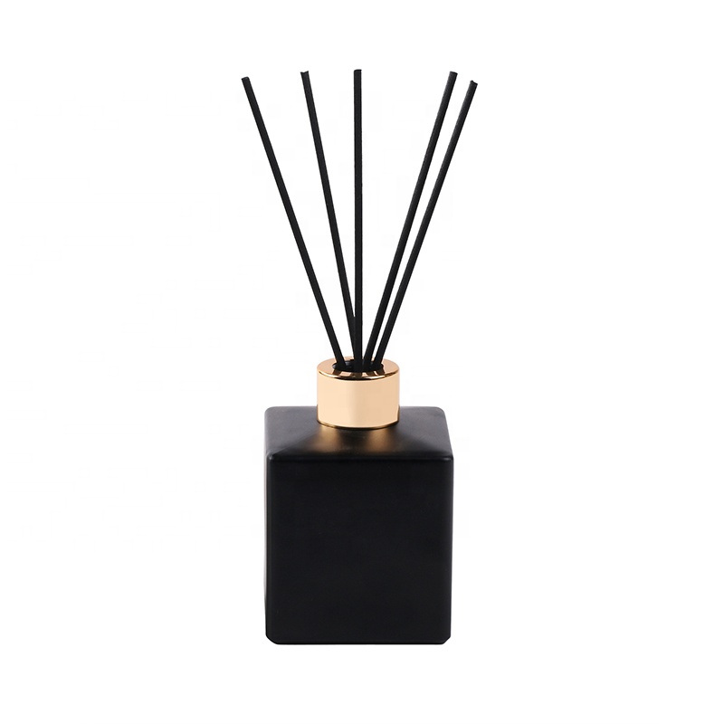 50ml 100ml 150ml 200ml Matte Black and White Glass Square Bottom Diffuser Bottle