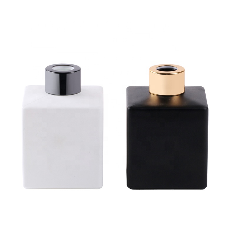 50ml 100ml 150ml 200ml Matte Black and White Glass Square Bottom Diffuser Bottle