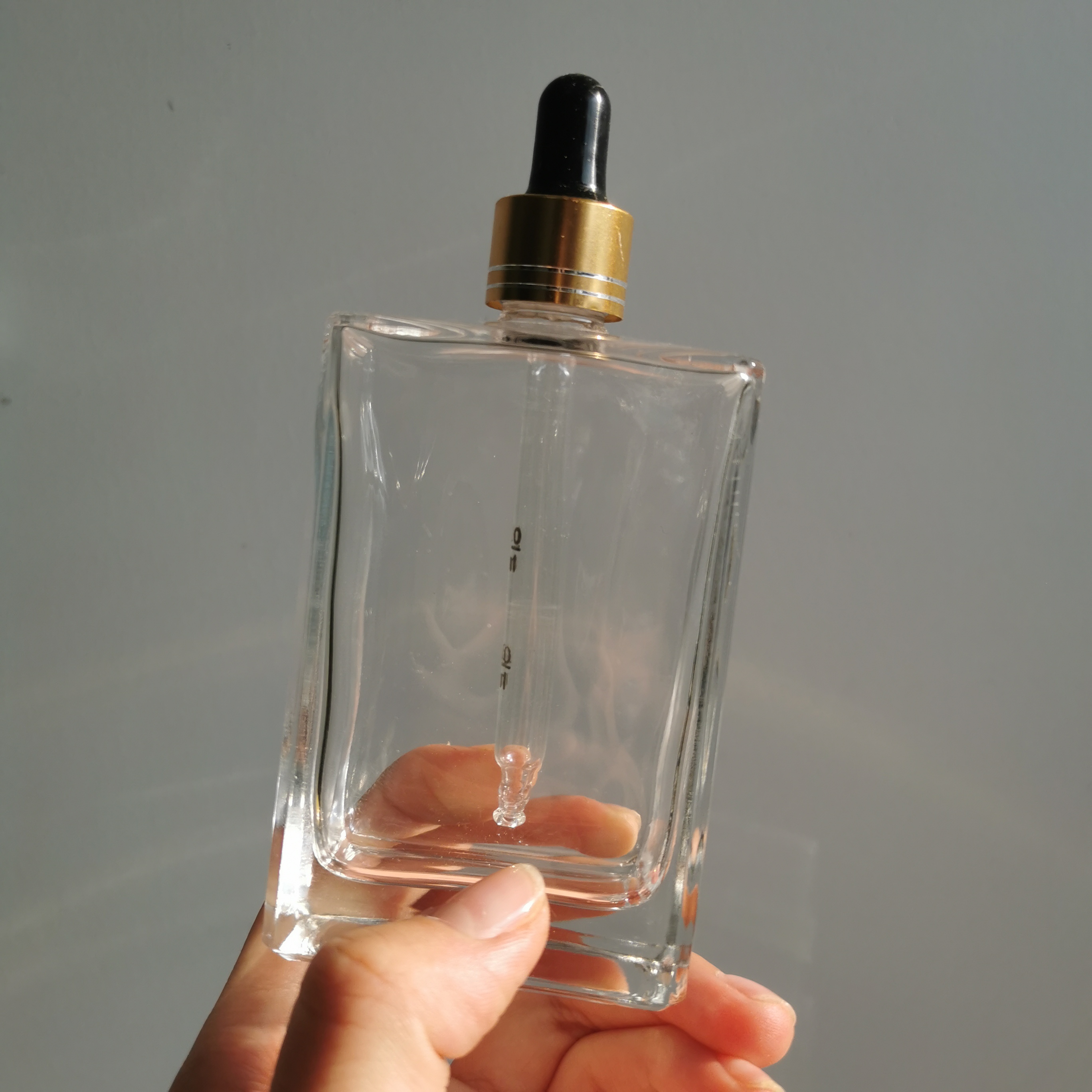 50ml 100ml 150ml Glass Cosmetic Essential Oil Bottle With Pump Dropper