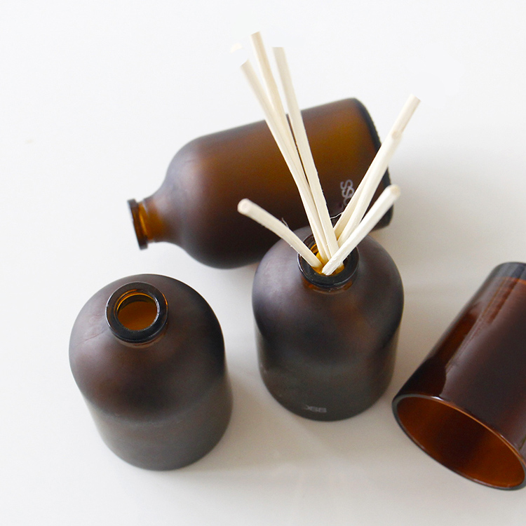 50ml 100ml Frosted Amber Round Shaped Aroma Diffuser Holder Fragrance Bottles For Home Decoration