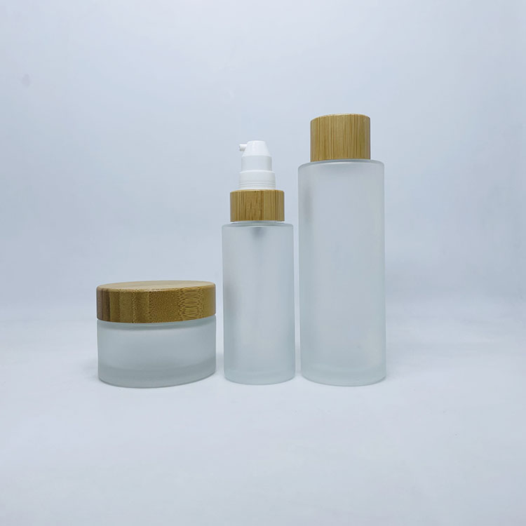 50ml 100ml Frosted glass cosmetic bottle with bamboo pump spray caps container