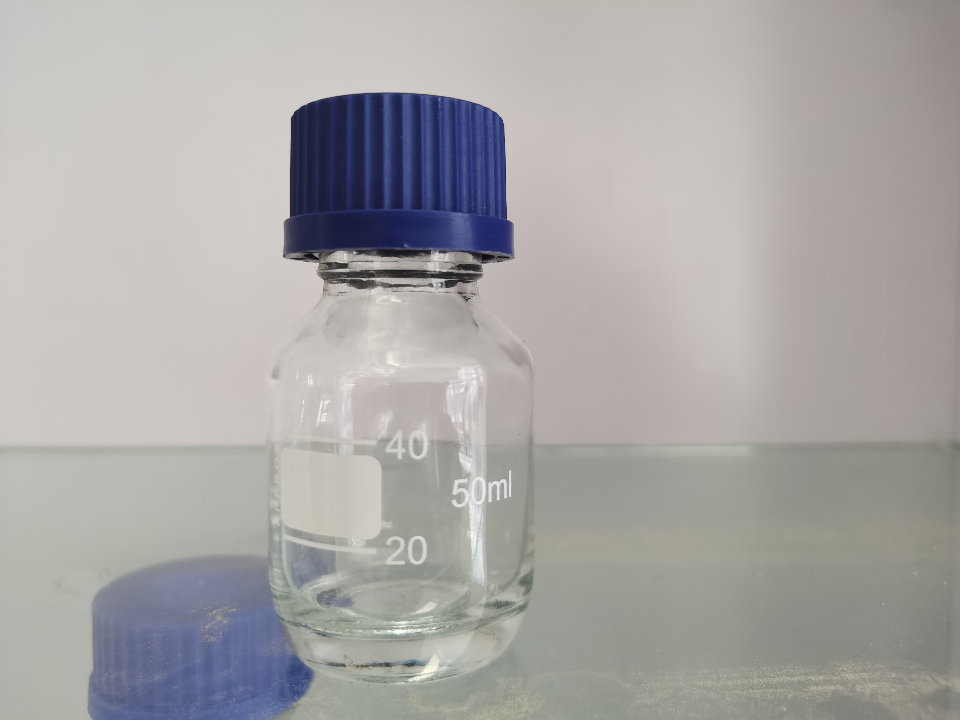 50ml Amber reagent glass bottle with level markChemical Resistance Laboratory glassware round bottom with blue cap