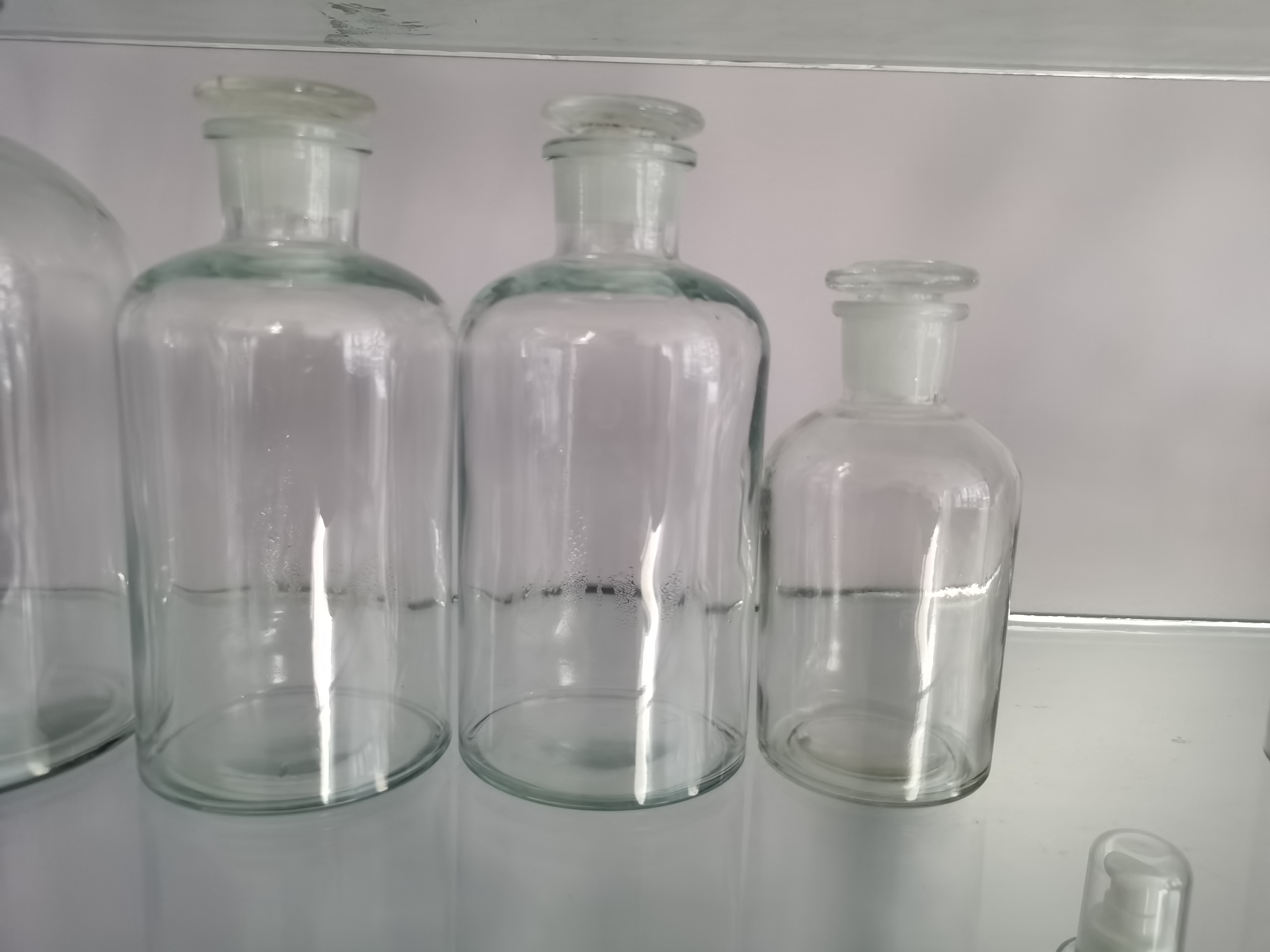 50ml Amber reagent glass bottle with level markChemical Resistance Laboratory glassware round bottom with blue cap