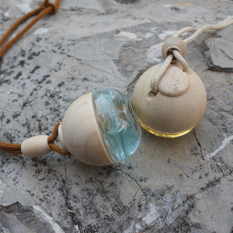 5ml Wholesale cheap empty hanging car perfume bottle with wooden cap, air freshener glass bottle