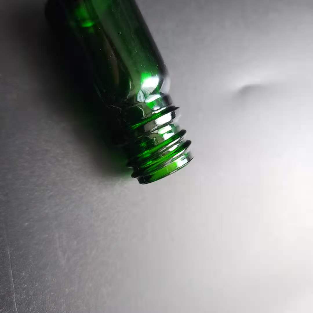 5ml green glass bottle with black screw cap