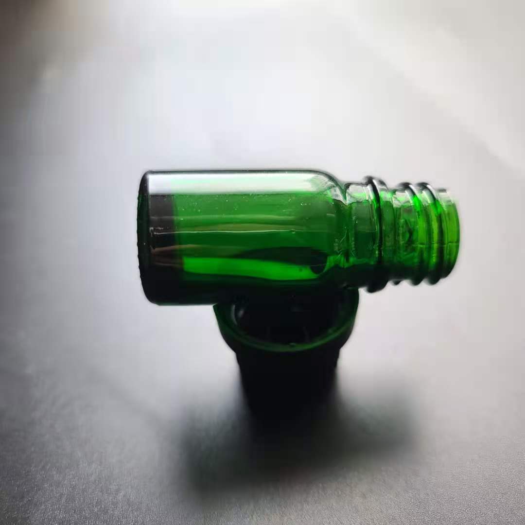 5ml green glass bottle with black screw cap