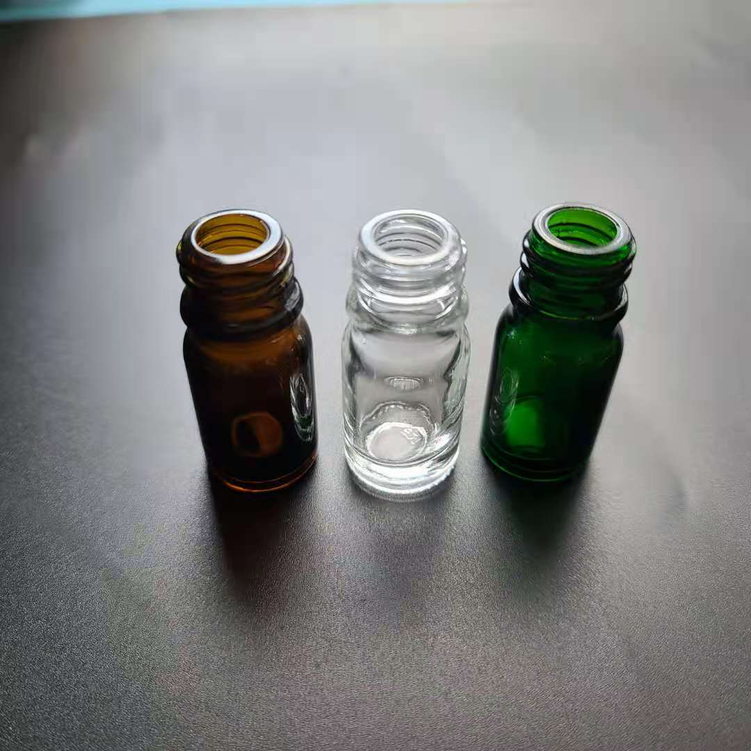 5ml green glass bottle with black screw cap