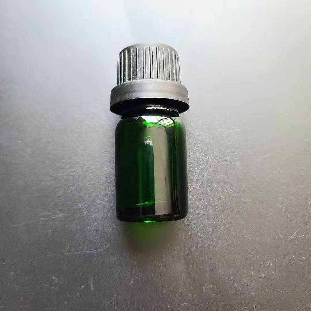 5ml green glass bottle with black screw cap