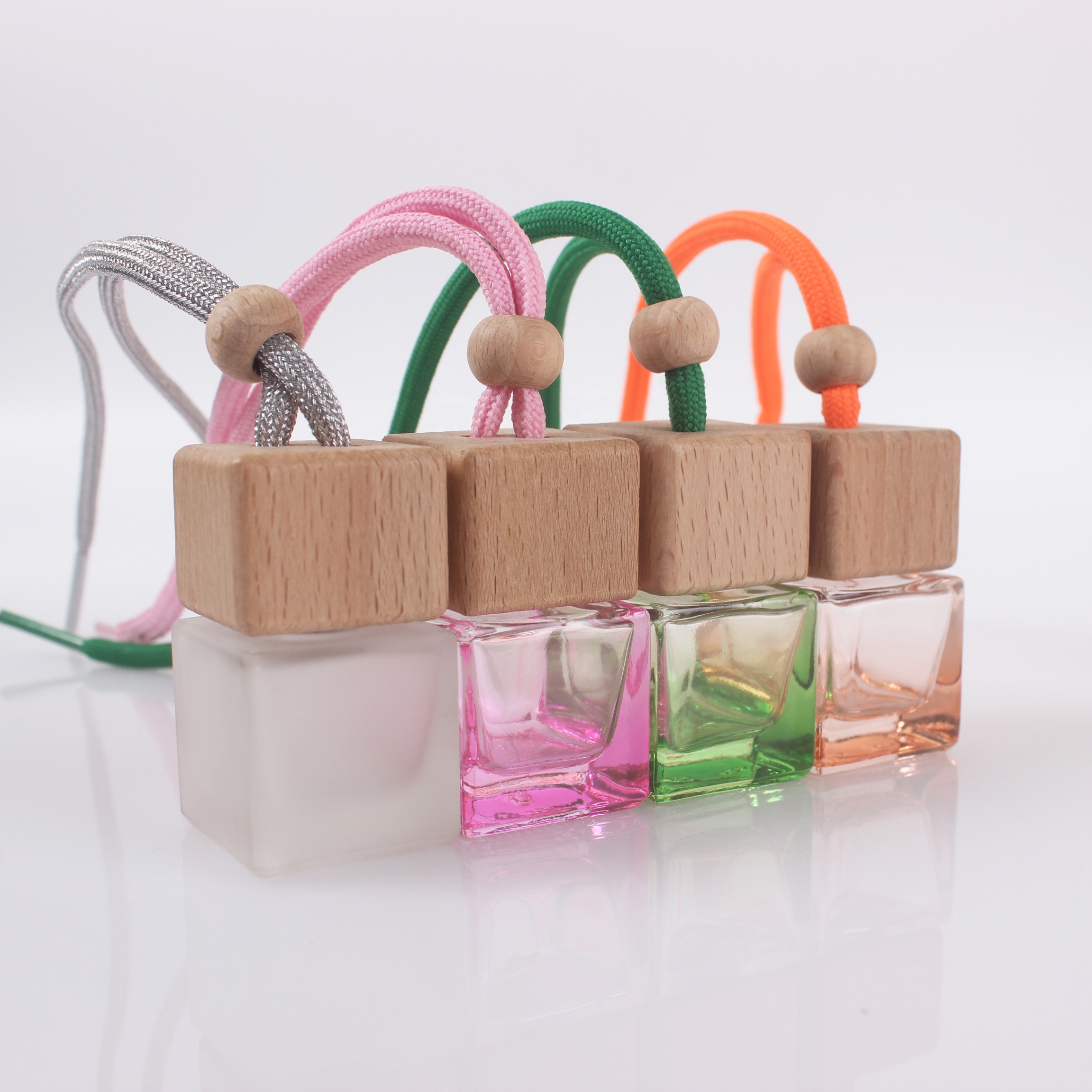 6ml 8ml 12ml Eco-friendly wooden covers colored car hang bottle aroma glass diffuser perfume bottle