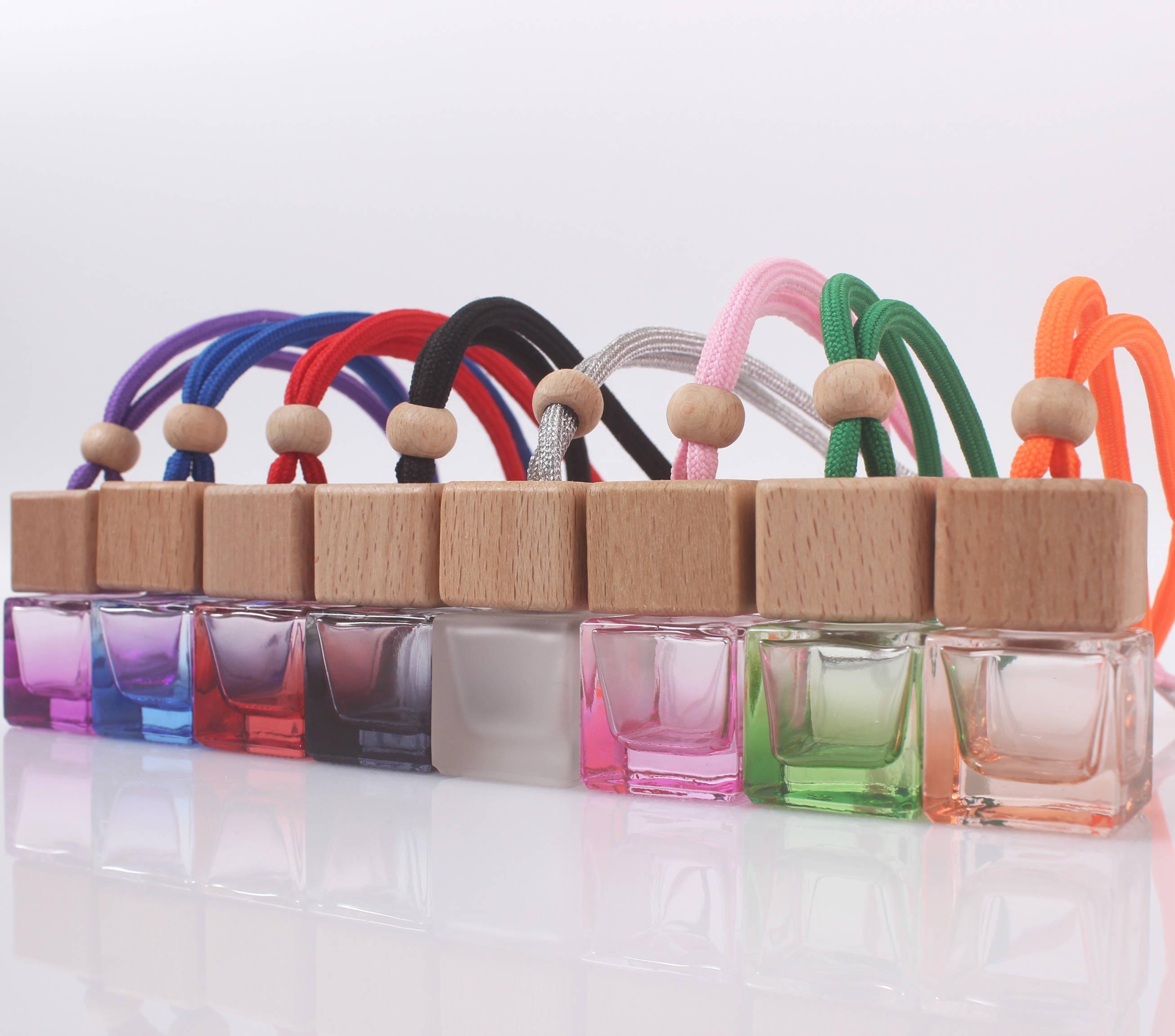 6ml 8ml 12ml Eco-friendly wooden covers colored car hang bottle aroma glass diffuser perfume bottle