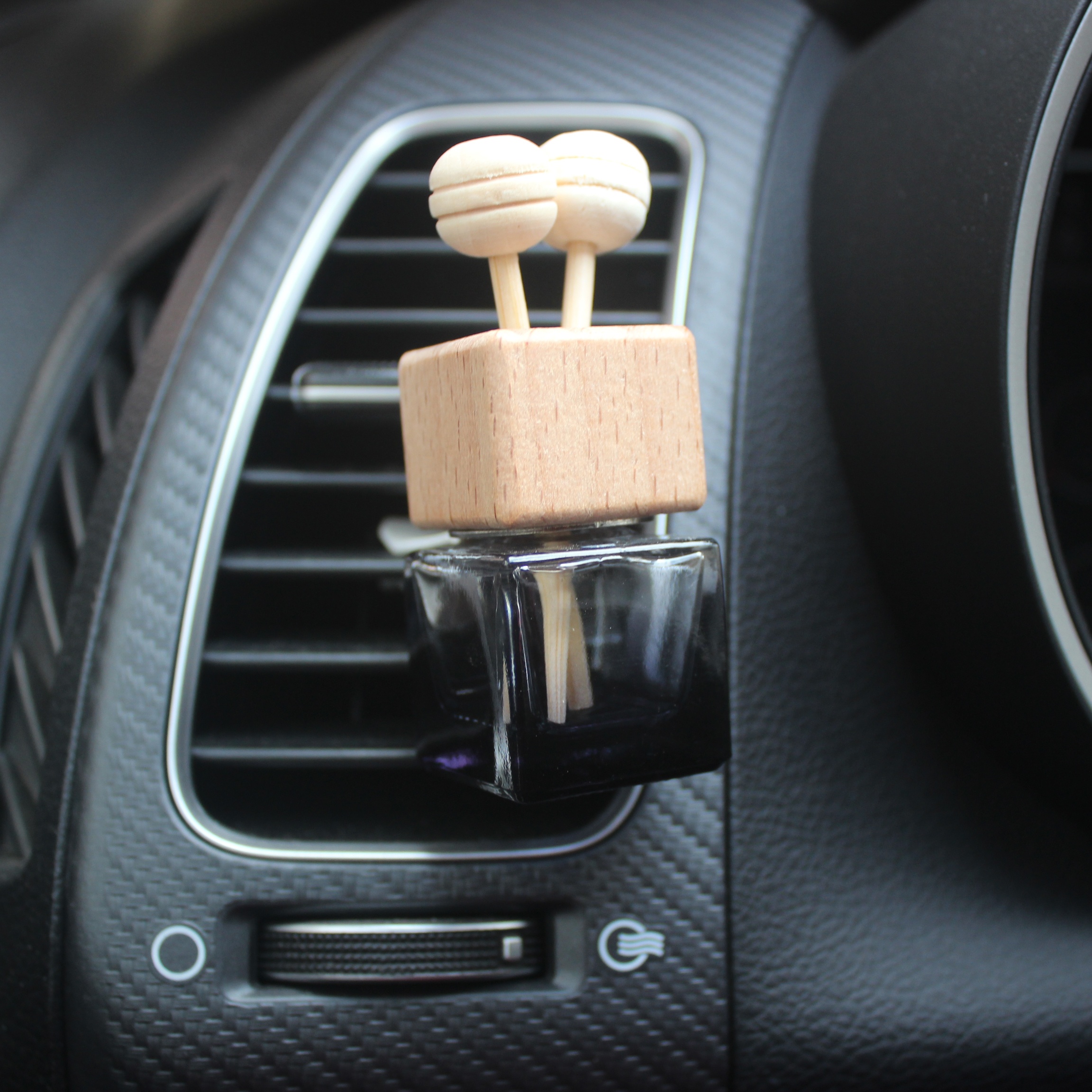 6ml 8ml Colored car diffuser bottle vent clip aromatherapy empty black white rose gold glass colored bottle lids auto perfume