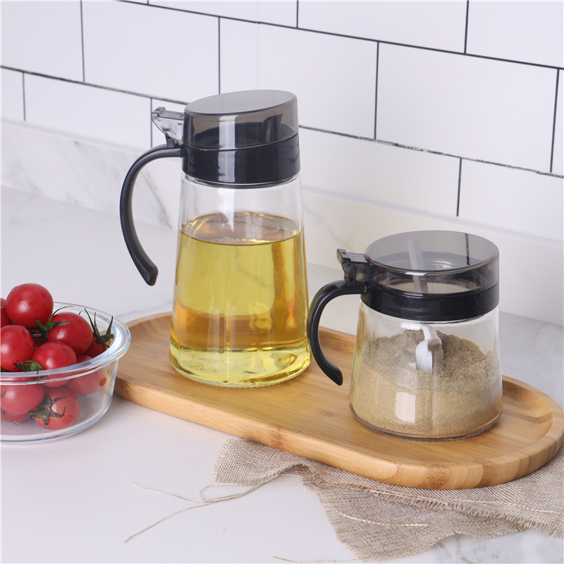 700 ML Hot Selling Round Glass Spice Bottle For Kitchen Olive Oil Vinegar Syrups With PP Lids